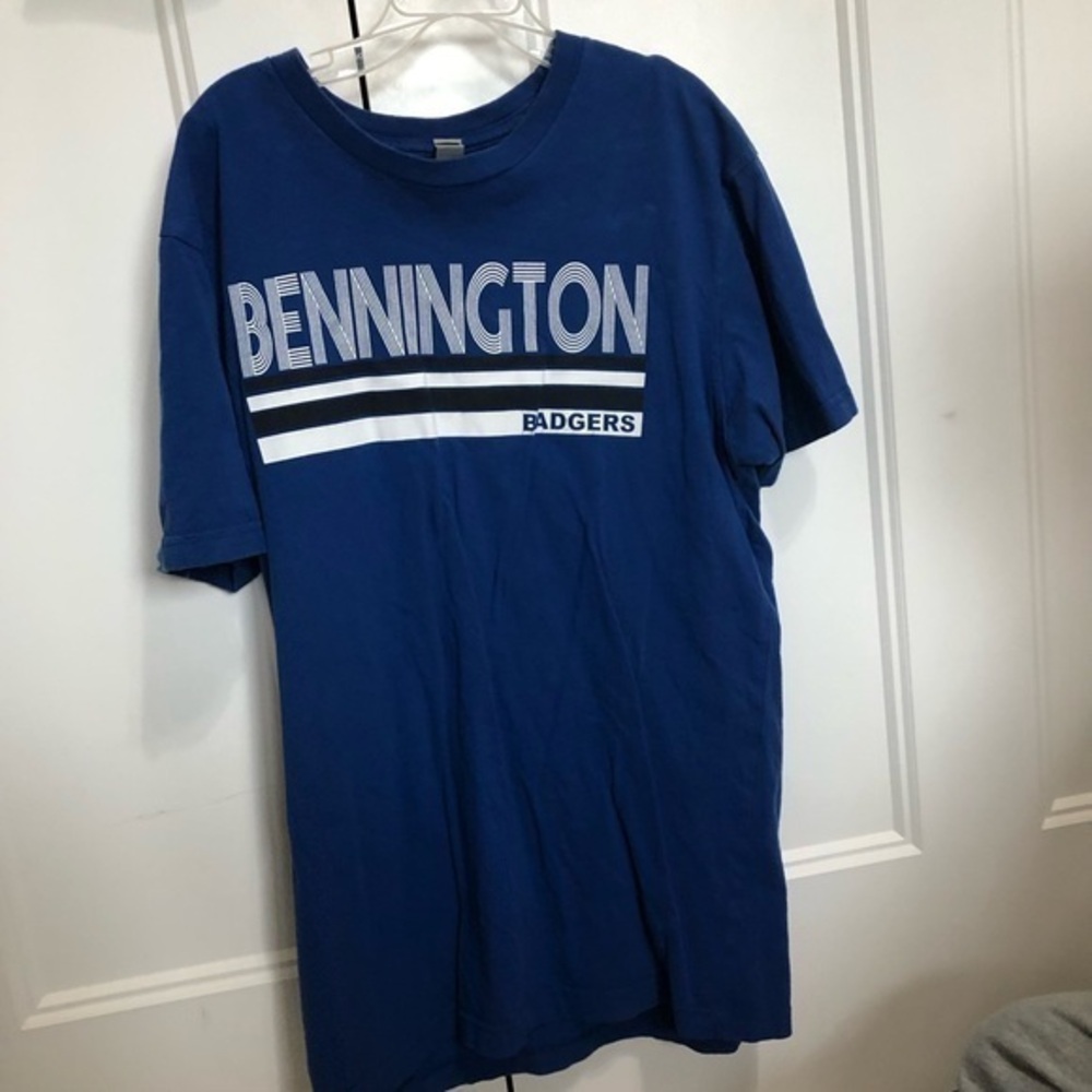 Bennington Badgers size small Graphic T-Shirt